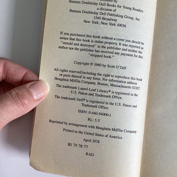 🛍️$5 Add-on🛍️ 1978 Island of the Blue Dolphins - Picture 3 of 5